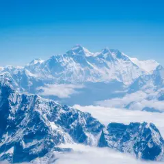 W jakim kraju znajduje się Mount Everest? Odkryj jego lokalizację!